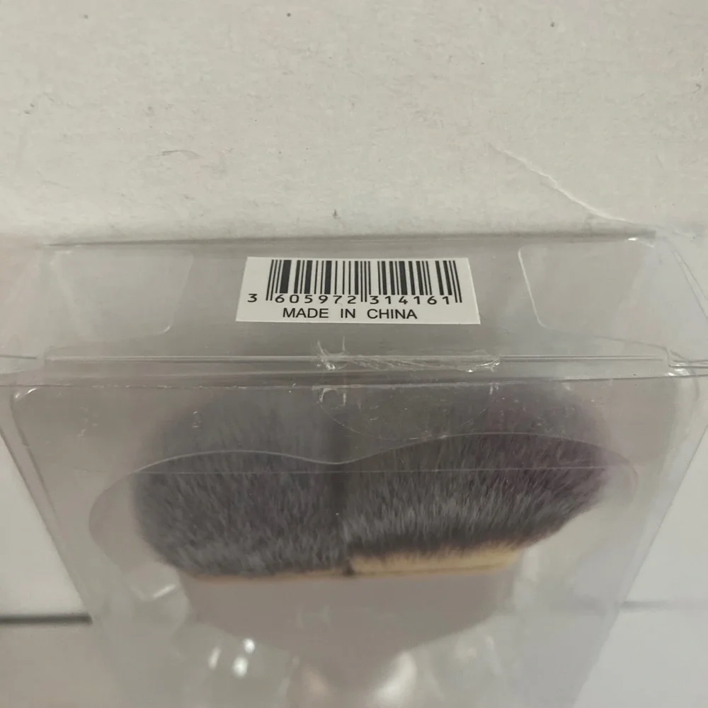 IT COSMETICS Heavenly Luxe Hello Cheekbones Contour Brush #19 $48